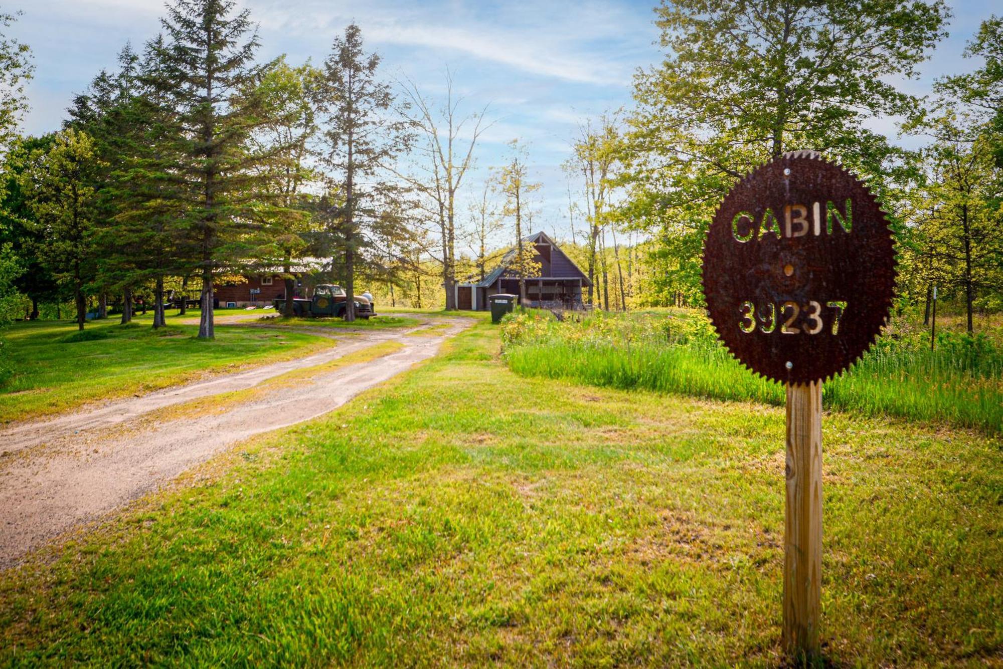Cozy Cabin With Hottub At Cloverdale Cabins Hinckley Dış mekan fotoğraf