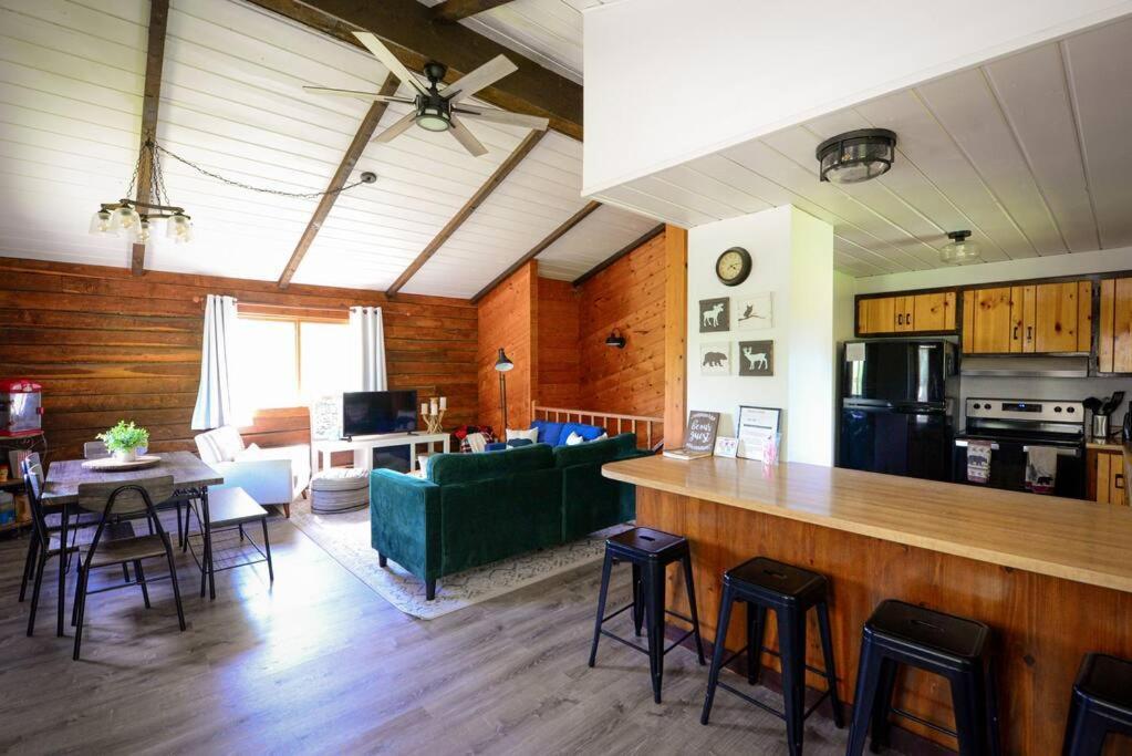 Cozy Cabin With Hottub At Cloverdale Cabins Hinckley Dış mekan fotoğraf