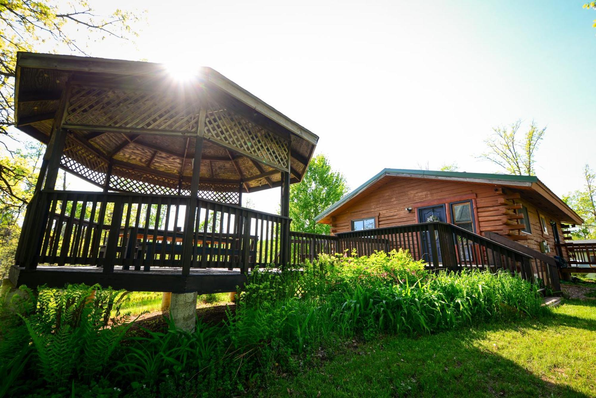 Cozy Cabin With Hottub At Cloverdale Cabins Hinckley Dış mekan fotoğraf