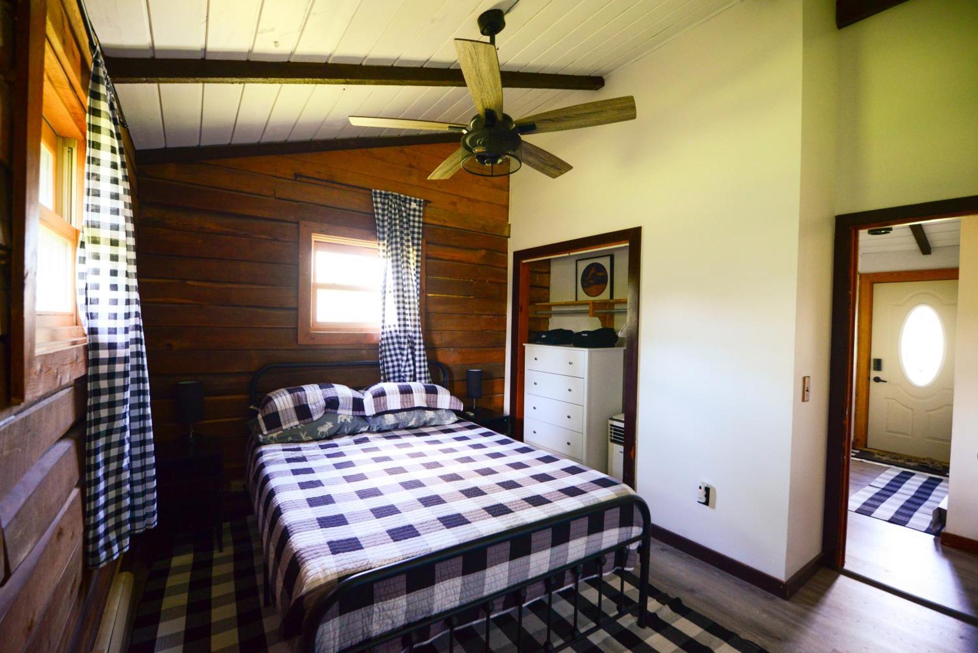 Cozy Cabin With Hottub At Cloverdale Cabins Hinckley Dış mekan fotoğraf
